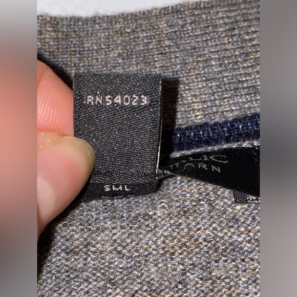 Banana Republic Dark Silver Gray Cardigan Sweater Size M Medium Italian Yarn - Picture 4 of 9